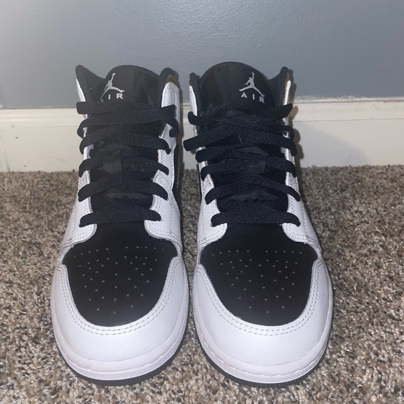 Air Jordan 1 Mid GS ‘White Gold’ - Picture 3 of 5